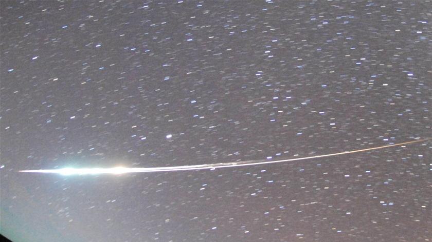 Timelapse image of Hayabusa spacecraft streaking across the sky