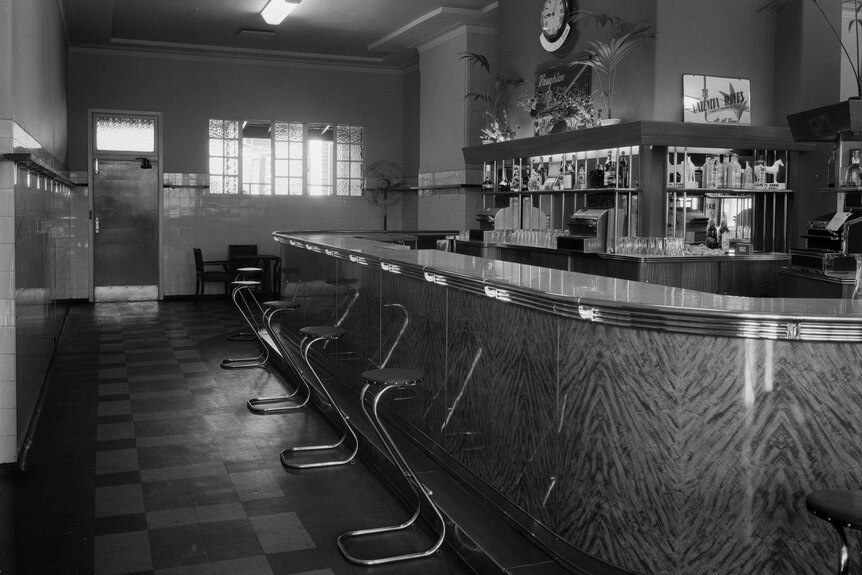 Saloon Bar of the Bassendean Hotel, 1953