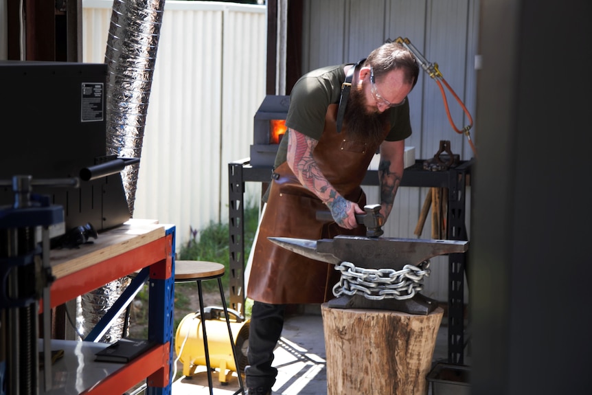 Cameron Elder making custom knives