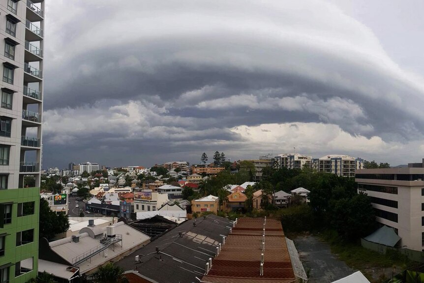 Shelf cloud over houses and buildings of Brisbane.