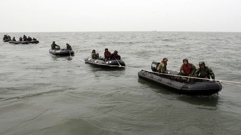 Rescue teams search for sunken ship's crew