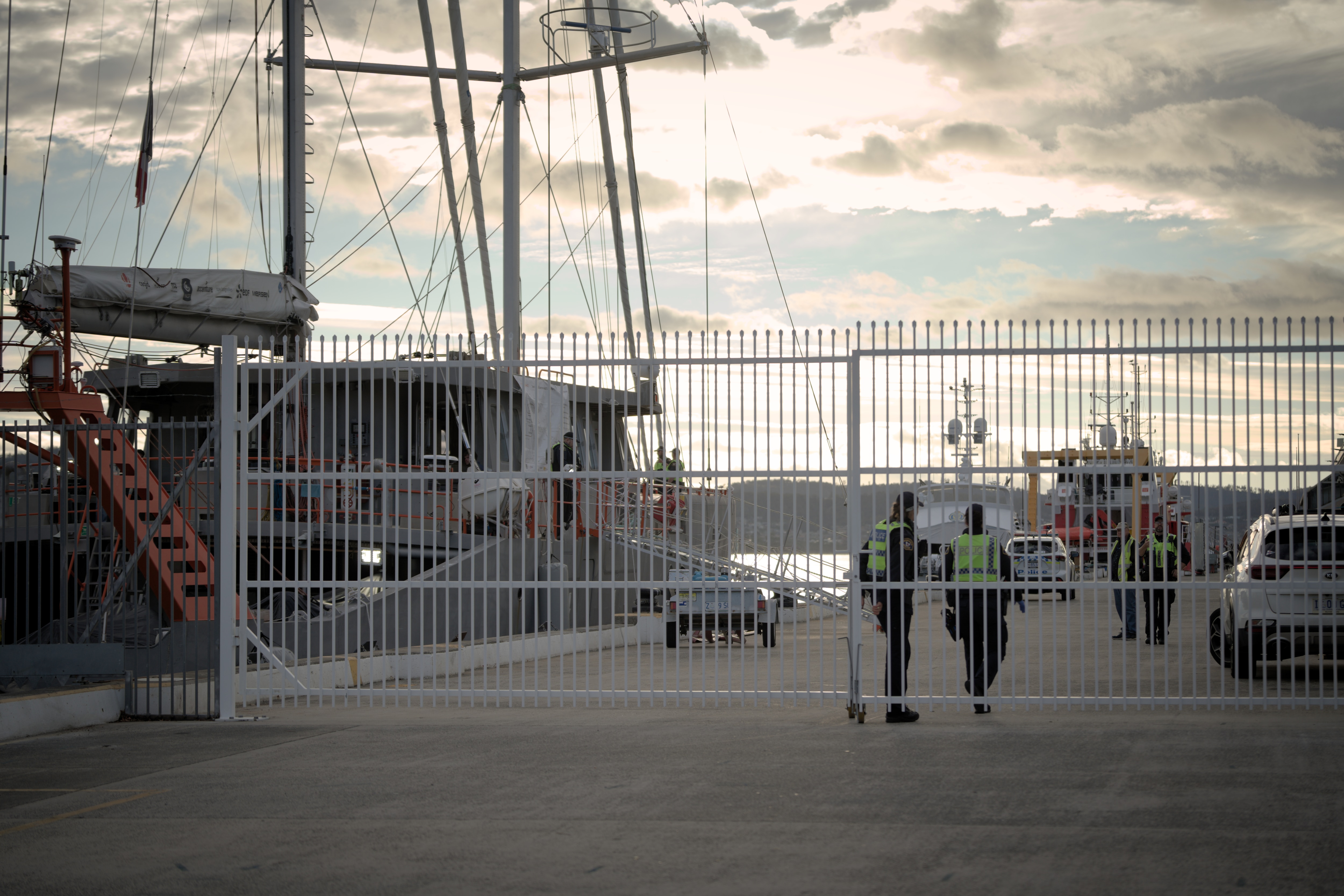 Body of French national believed to have jumped from a boat at Hobart dock found - ABC News