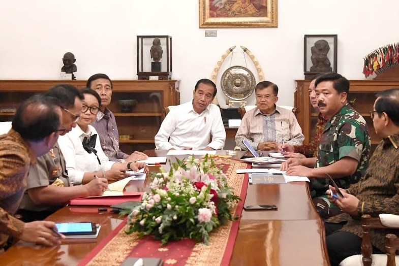 Presiden Jokowi menggelar rapat terbatas (30/8/2019) untuk memulihkan kondisi di Papua.