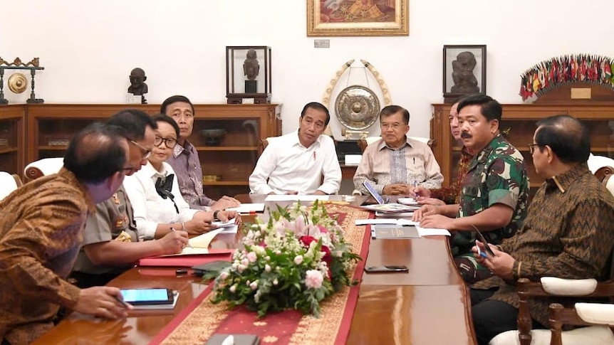 Presiden Jokowi menggelar rapat terbatas (30/8/2019) untuk memulihkan kondisi di Papua.