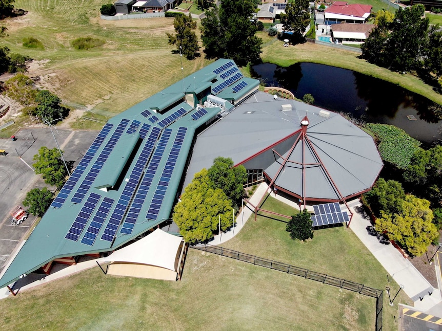 Buildings of the Richard Gill school seen from above, with solar panels on the roof.
