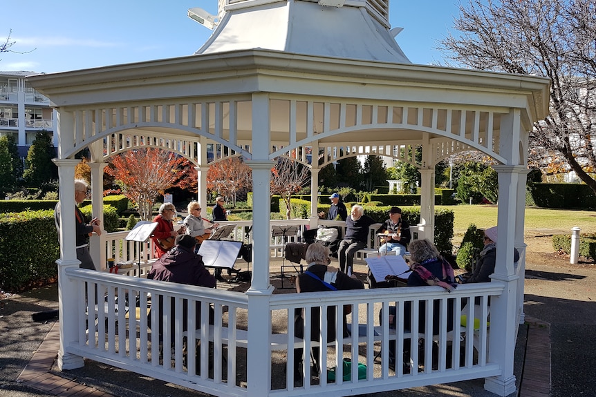 Breakfast Point Uke Group rehearsing in a rotunda