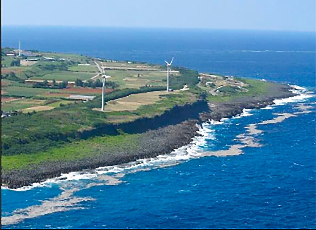 spiagge giapponesi ricoperte di ciottoli di pomice dopo l eruzione del vulcano pacifico sotto il mare