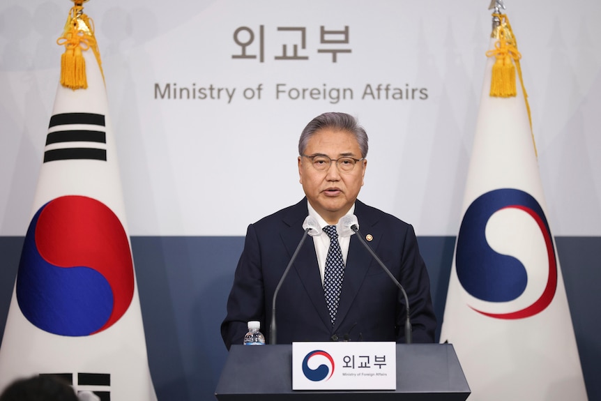  Park Jin speaks during a briefing.