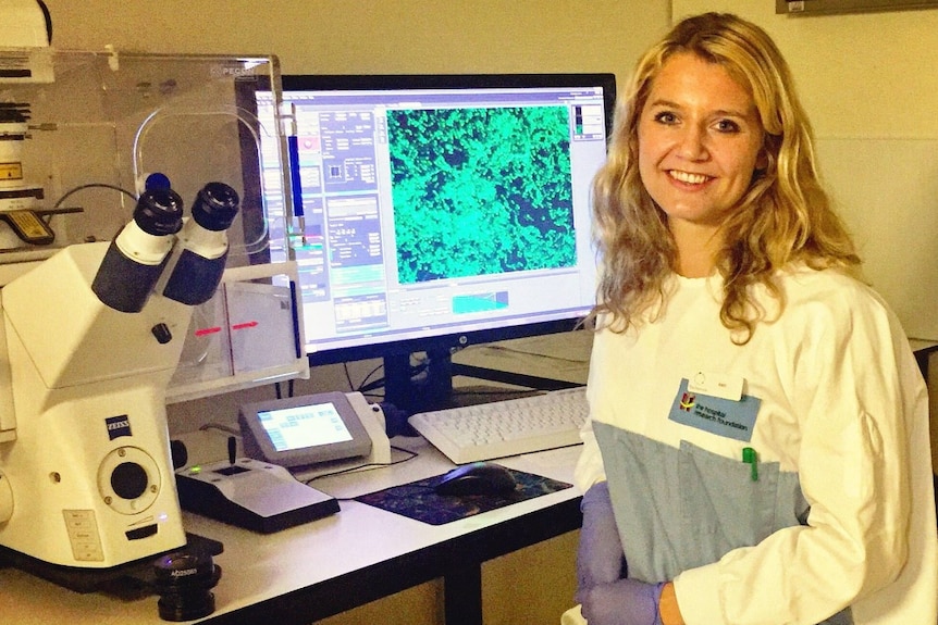 Katharina Richter in a research lab, smiling.