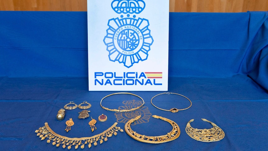 La policía española incauta antigüedades ucranianas robadas por valor de 101 millones de dólares sacadas de contrabando de Ucrania.