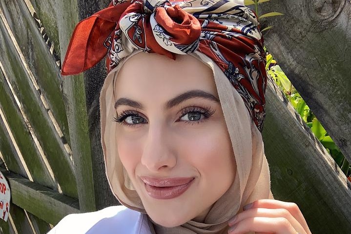 Instagrammer Yasmin Jay wearing hijab with bandana over the top.