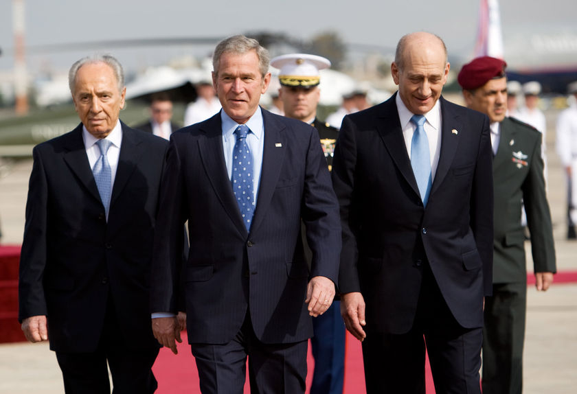 Bush com Peres e Olmert em Israel