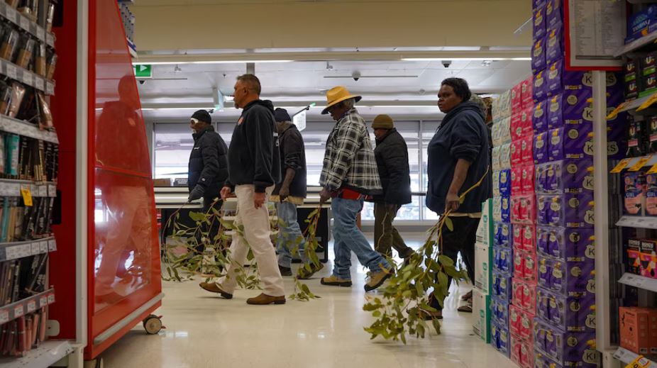 'No answers' over supermarket death in custody