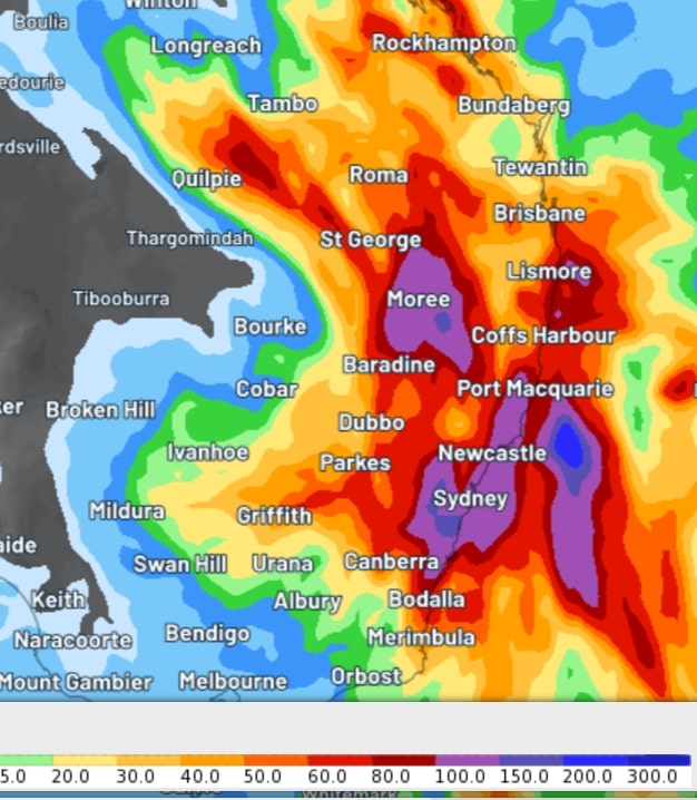 Un mapa muestra que partes del norte de Nueva Gales del Sur y el sur de Queensland recibirán lluvias.