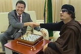 Kirsan Ilyumzhinov plays with Muammar Gaddafi