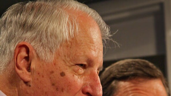 Sir Gustav Nossal (L) headed the panel that recommended ending a ban on GM crops. (File photo)