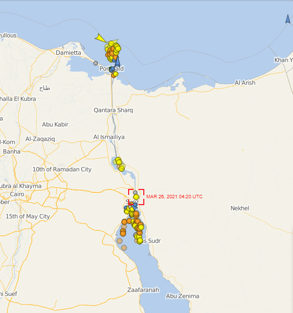 입국 대기중인 선박의 수를 나타내는 색 점이있는 수에즈 운하지도 