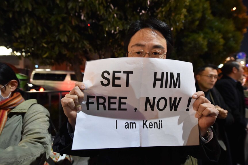 Japanese protesters in Tokyo call for the release of IS hostage Kenji Goto