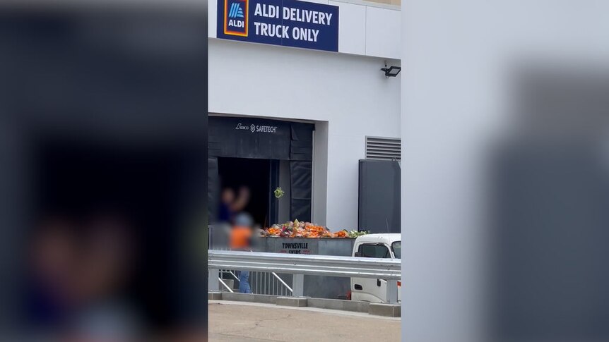 Le garde-manger communautaire de Townsville « en détresse » par les déchets de fruits et de légumes au supermarché Aldi