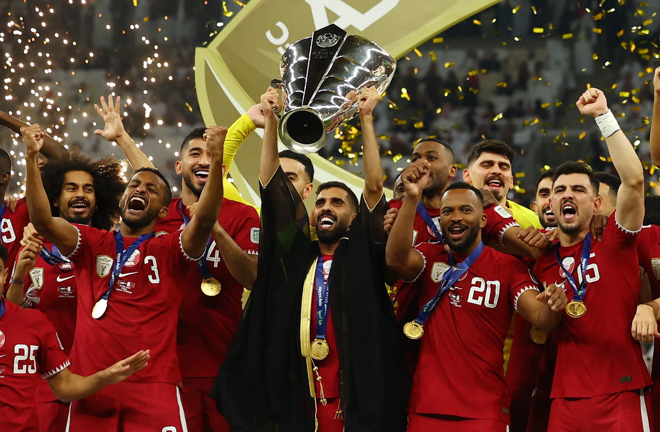 Qatar players hold the trophy after winning the men's Asian Cup final.
