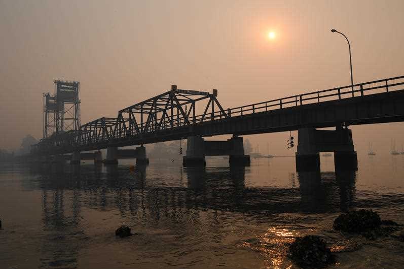 Heavy smoke shrouds the bridge at Batemans Bay on the South Coast.