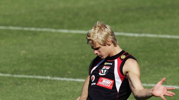 Nick Riewoldt gets a kick away