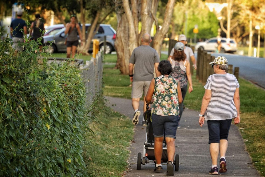 People out walking along Brisbane Corso at Yeronga.