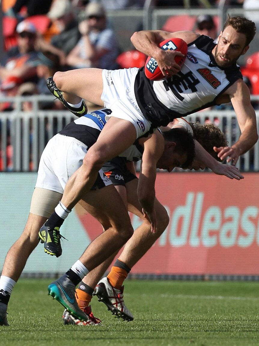 Carlton's Andrew Walker takes a mark against GWS in round 22, 2015.