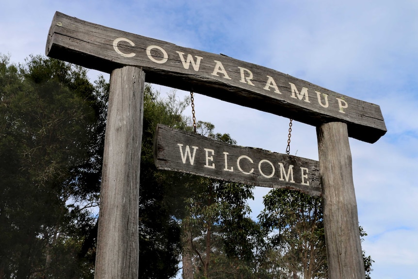 A large wooden sign says 'Cowaramup Welcome'.