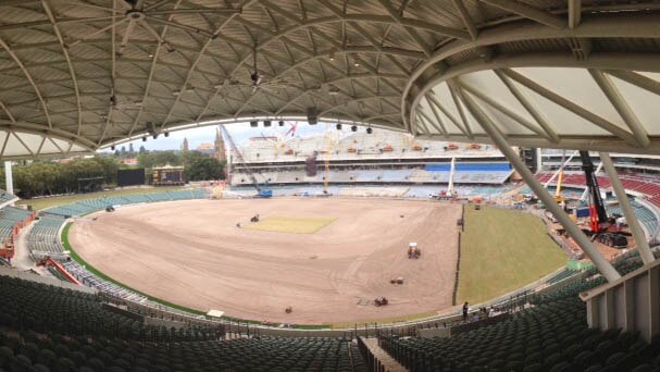 Workers lay new Adelaide Oval turf