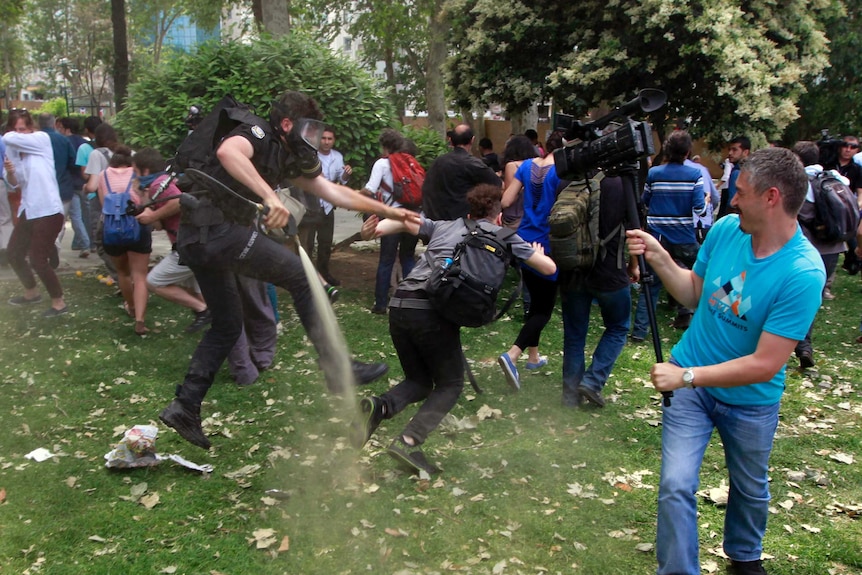 Turkish police use teargas against demonstrators
