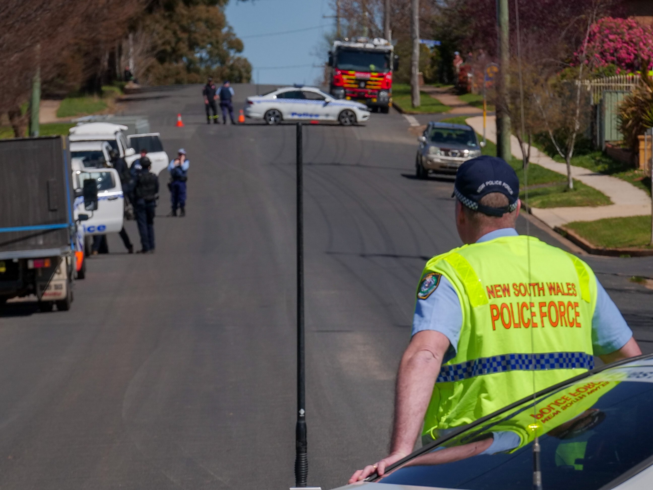 Police storm home in Orange after a 14-hour stand-off with wanted man ...
