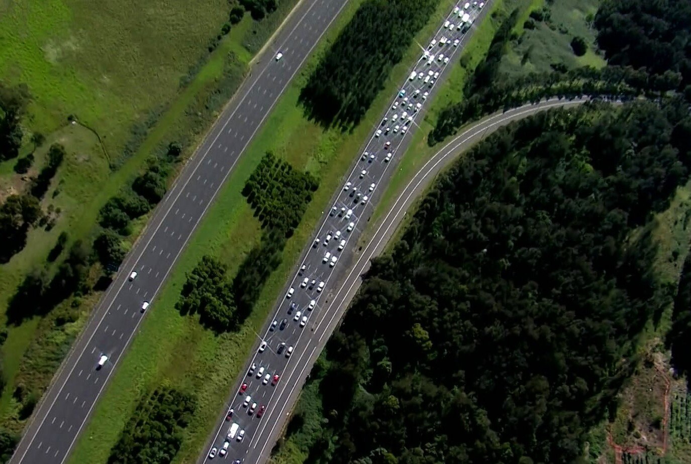 Easter traffic snarls around Sydney see drivers warned to add an hour