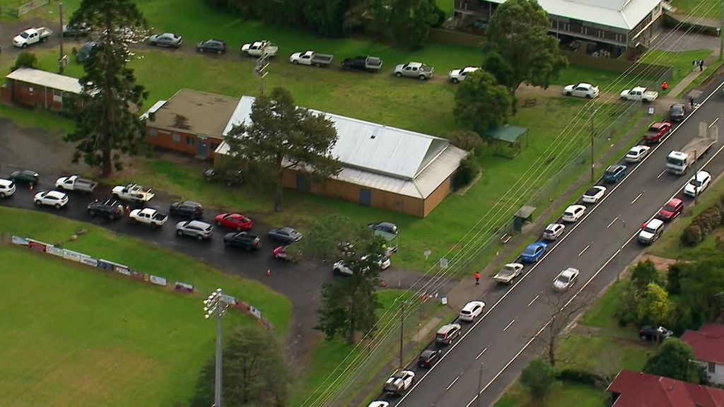 Nsw Coronavirus Cases Grow Massive Line At Pop Up Testing Clinic In Picton Abc News