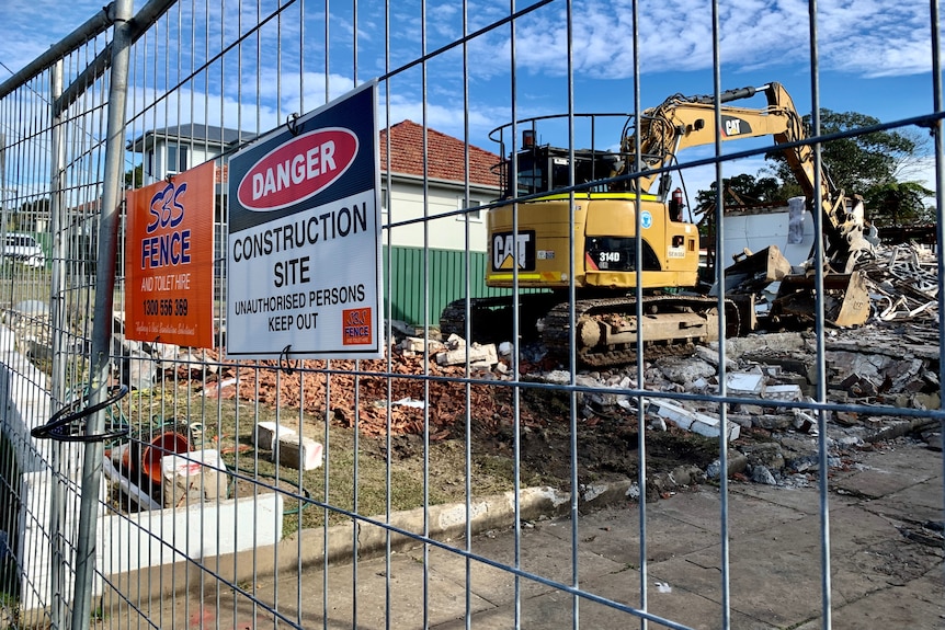 An excavator at a house building site at Jannali in Sydney's south sits idle.