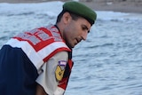 Turkish police officer carrying dead asylum seeker