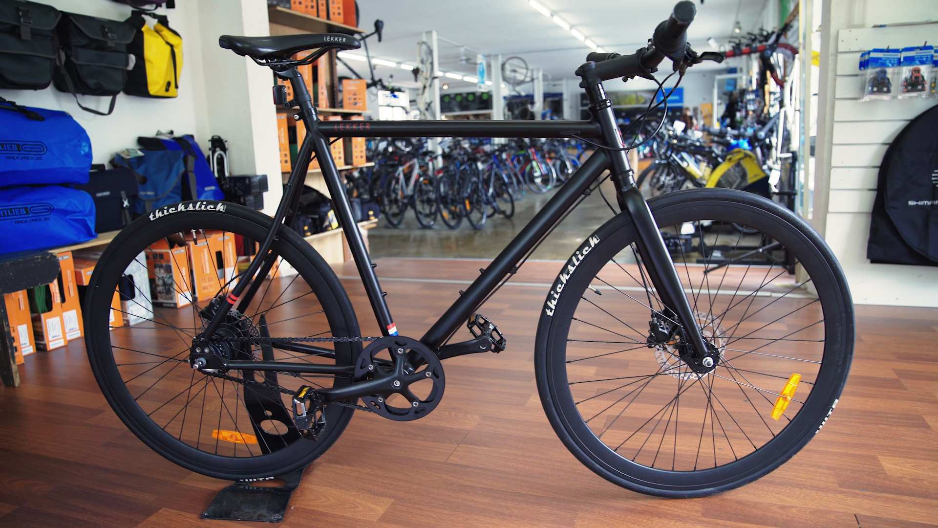 black commuter bike