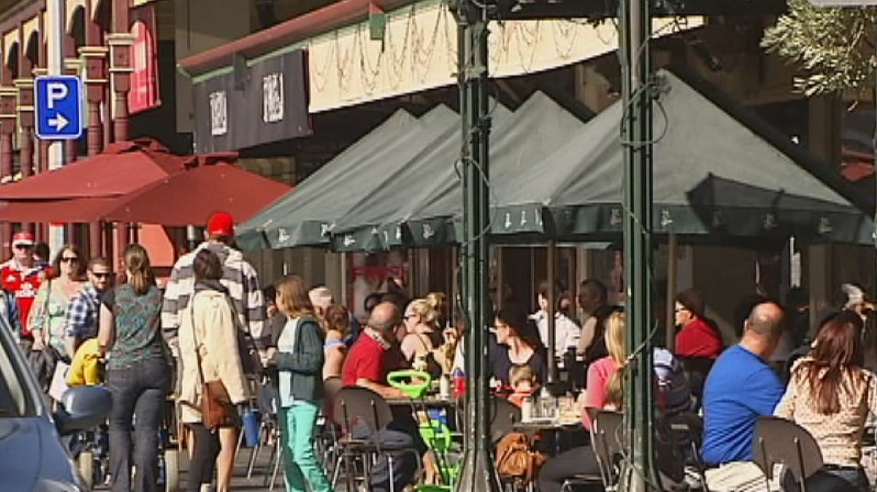 Fremantle's crowded cafe strip (file)