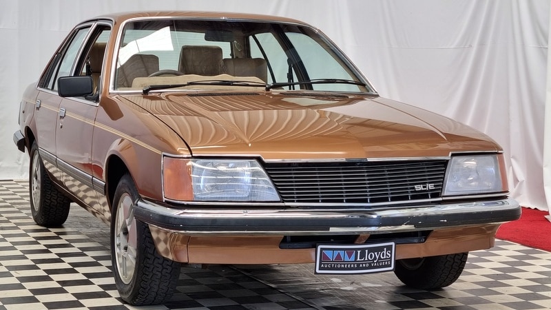 Un rare prototype Holden VH Commodore vendu 108 000 $ aux enchères