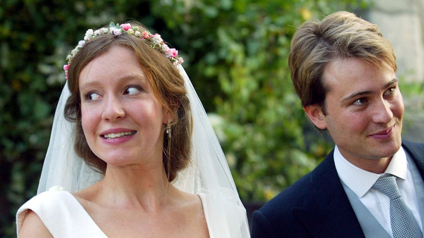 A very young Kate Rothschild and Ben Goldsmith pose for a wedding photo.