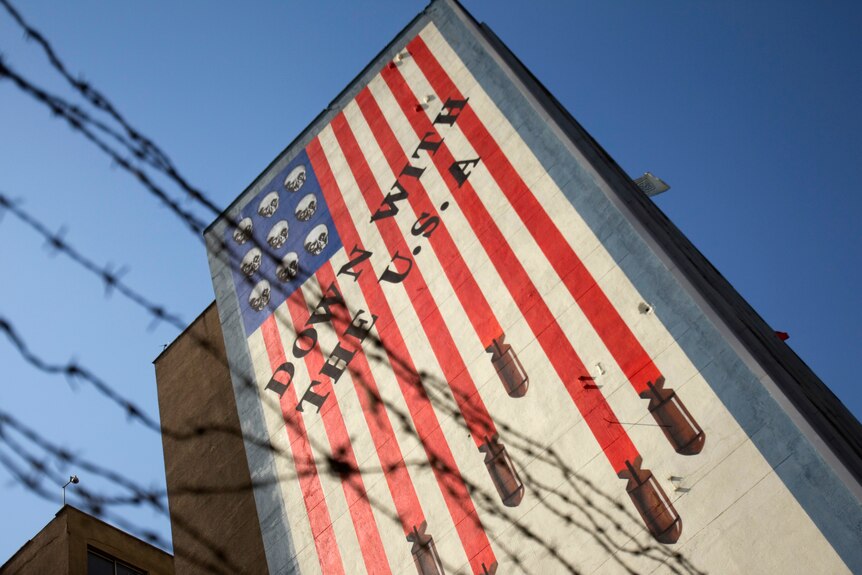 Anti-US mural in Iran (Reuters: Morteza Nikoubazl)