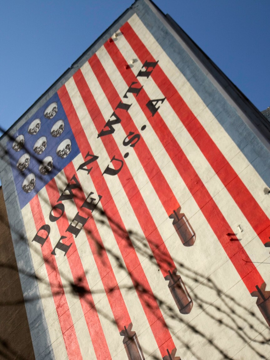Anti-US mural in Iran (Reuters: Morteza Nikoubazl)