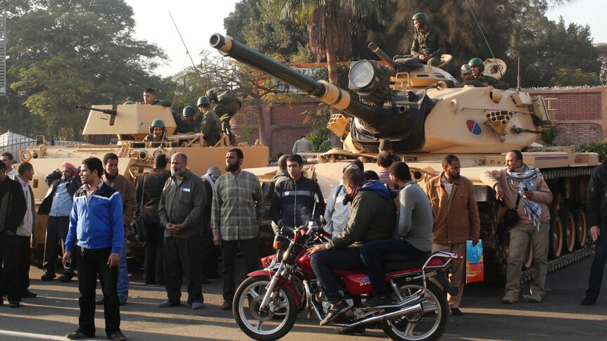 Tanks guard Egyptian presidential palace