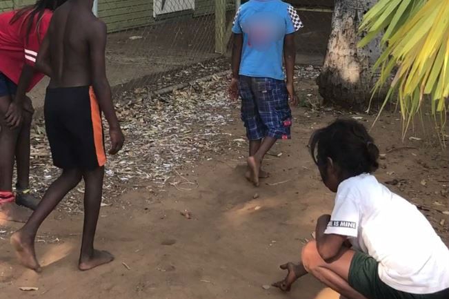 Kids in Kalumburu play a game called 'holey-holey'.