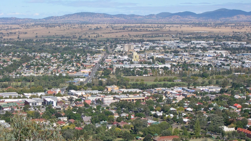 Wide view of city of Tamworth NSW from Oxley lookout April 2012