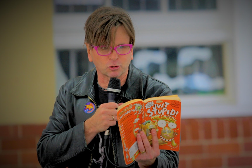 Stig Wemyss performs at a book reading.