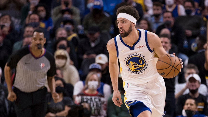 Golden State Warriors guard Klay Thompson takes the ball down the court against the Cleveland Cavaliers
