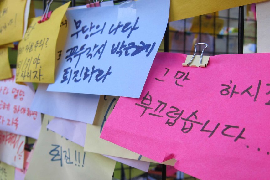 Messages written on post-its to the President