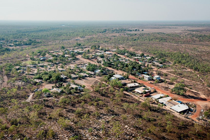 Une vue aérienne de la ville de Borroloola dans le Territoire du Nord.