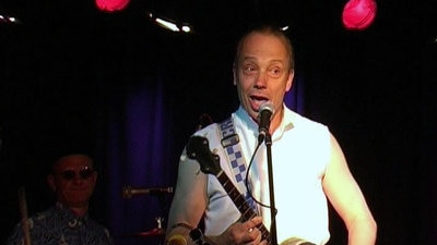 Mic Conway performing with his National Junk Band
